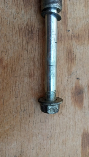 Malaguti Centro 125 - 160 első keréktengely - kép 3