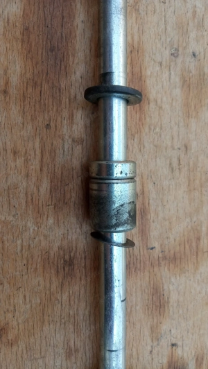 Malaguti Centro 125 - 160 első keréktengely - kép 4