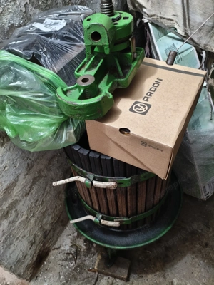  Nagy szőlőprés tartozékokkal - kép 4