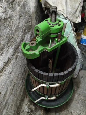  Nagy szőlőprés tartozékokkal - kép 3