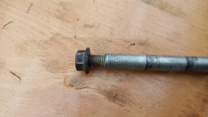 Piaggio Beverly 500 első keréktengely - kép 3