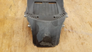 Piaggio Beverly 500 hűtő elötti idom - kép 3