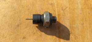 Aprilia Atlantic 125 - 250 olajnyomás gomba - kép 3