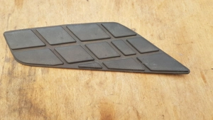 Suzuki Burgman 250 - 400 hátsó gumiszőnyeg balos  - kép 4