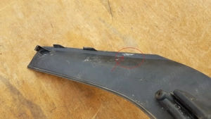 Suzuki Burgman 250 - 400 első idom betét sérült - kép 2