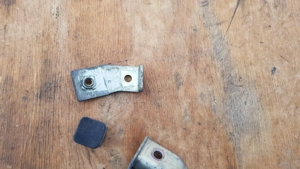 Suzuki Burgman 250 - 400 levegő szűrő tartó - kép 3