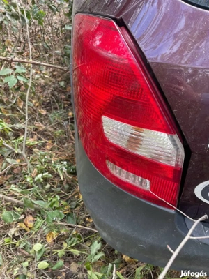 Skoda Fabia II Scout csomagtér ajtó és hátsó lökhárító lámpa egyben - kép 2