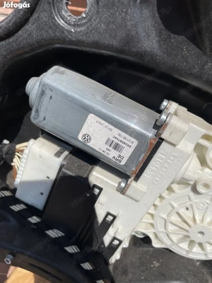 Volkswagen Golf VI bal jobb hátsó ablakemelő 5K0959704C 5K0959703C - kép 2