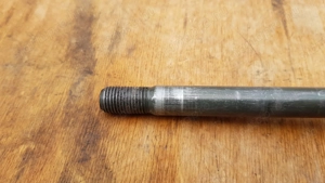 Yamaha Majesty 400 első keréktengely - kép 3