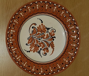 Különleges csipkés szélű népi kerámia falitányér eladó