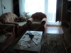 Békésen a Veres Péter téren lakás eladó.