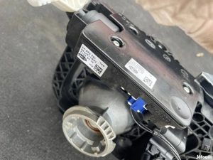 Peugeot 207 Fényszóró Halogén lencse hella 04B1137736 - kép 3