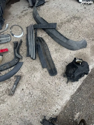 Mini R56 karosszeria alkatrészek posta megoldható