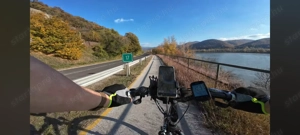 Csókolózásra keresek fiatal és kimondottan vékony lányt, Budapesten