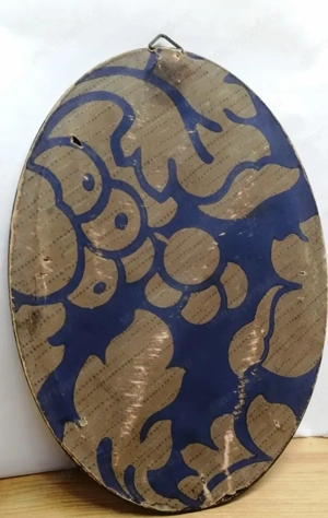 Antik selyem festmény. Galambokat etető hölgy. Szignálva - kép 4