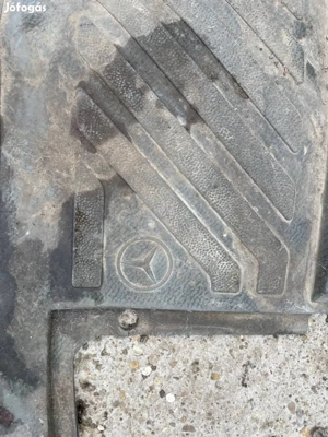 Mercedes Sprinter gumi szőnyeg gyári,ajtóbetét hűtőmaszk stb - kép 3
