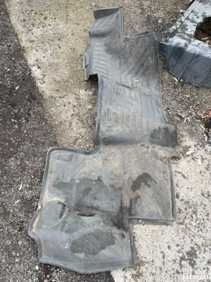 Mercedes Sprinter gumi szőnyeg gyári,ajtóbetét hűtőmaszk stb - kép 9