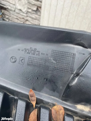 Skoda Fabia II hűtőmaszk pici hibával fotóztam - kép 3