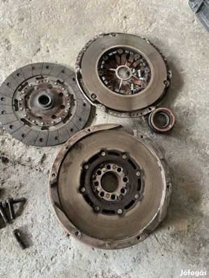 Toyota Avensis T27 2011-es 2.2 D4D kettőstömegű lendkerék kuplungszett beszerelési garancia posta me