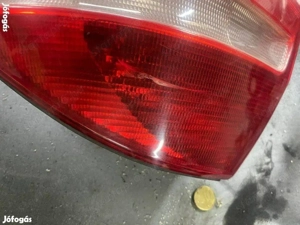 Mercedes w220 bal hátsó lámpa kis hibával fotózva karc van rajta, betörve nincs nem ázik be!  - kép 2