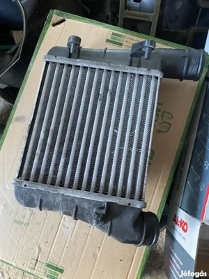 Volkswagen Audi Seat 1.9 PD 1J0 145 803 F intercooler posta megoldható 