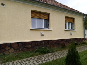 Gyönyörű helyen Veszprém megyeben Bakonyságon eladó tégla építésű jó állapotú családi ház tulajtól.. - kép 2