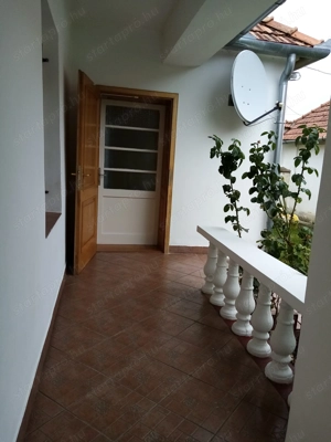 Gyönyörű helyen Veszprém megyeben Bakonyságon eladó tégla építésű jó állapotú családi ház tulajtól.. - kép 3