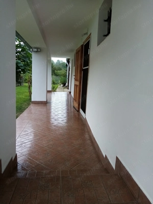 Gyönyörű helyen Veszprém megyeben Bakonyságon eladó tégla építésű jó állapotú családi ház tulajtól.. - kép 4