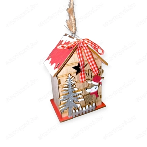 Fa karácsonyfadísz   rénszarvasház piros masnival (10 cm)