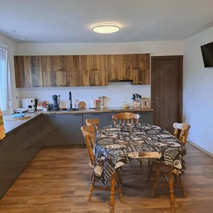  Monor központi részén 115 m2-es, teljesen felújított társasházi lakás 800 m2 saját telekrésszel - kép 3