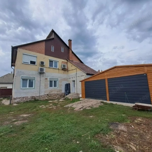  Monor központi részén 115 m2-es, teljesen felújított társasházi lakás 800 m2 saját telekrésszel - kép 13