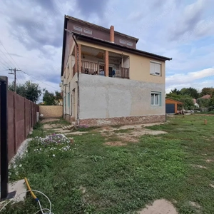  Monor központi részén 115 m2-es, teljesen felújított társasházi lakás 800 m2 saját telekrésszel - kép 12