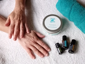 Részletes kézmasszázs ízületi kimozgatásokkal