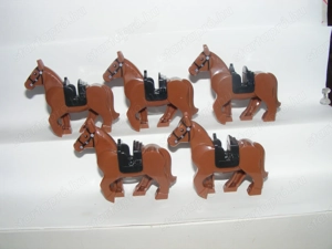 Lego Castle figurák állatok Ló lovak állat 5db barna ló fekete nyereggel ÚJ - kép 4