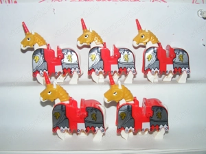 Lego Castle figurák állatok Ló lovak állat Oroszlános páncélos harci ló 5db ÚJ - kép 8