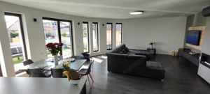 Eladó tágas és modern családi ház Győrszentiván csendes utcájában - kép 2