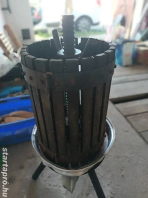 Szőlöprés, tartozékokkal. - kép 2