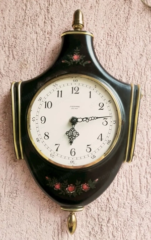 Junghans elemes fali óra fa házban, festett dekorációval