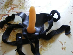 hölgyet keresek ki szereti a strapont