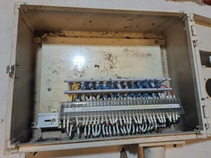 Eladó villamos kapcsoló szekrény 30x40x16 Rittal elektromos elosztó - kép 3