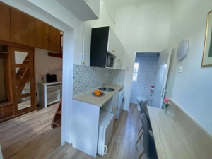 Kiadó galériás garzon Budapest VI. kerületében  Rózsa utcában.