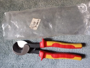 YATO Kábelvágó fogó 250 mm 1000V-ig szigetelt VDE - kép 2