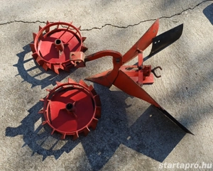 Rotációs kapa körmöskerék és töltögető