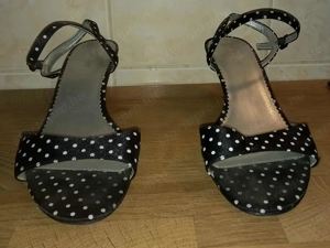 41-es fekete-fehér pöttyös szandál olcsón eladó - kép 4