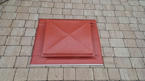 Bordó aluminíum tetőkibúvó