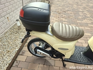 Aprilia Scarabeo 50 Megkímélt  - kép 9