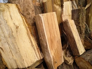 Balatonfenyves, Bélatelep, száraz kemény tűzifa darabolt, hasított, konyhakész