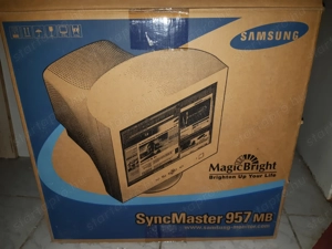 Samsung SyncMaster 947MB 19" Flatron monitor újszerű dobozával működő