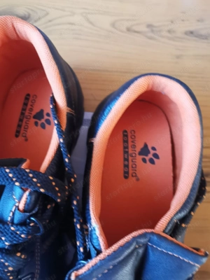 Eladó.Uj Munkavédelmi cipő 42 es és 39 stoplis cipö,és dvd. - kép 2