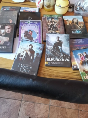 Eladó.Uj Munkavédelmi cipő 42 es és 39 stoplis cipö,és dvd. - kép 4